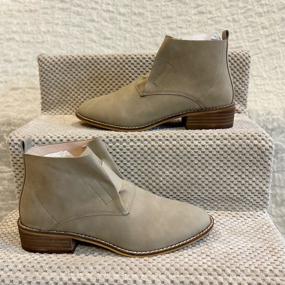 Ccocci Tan Ankle Booties with Elastic Front Panel-Sz 6 - Picture 2 of 9